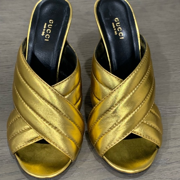 SOLD - Gucci Sandals 40 - Picture 2 of 8